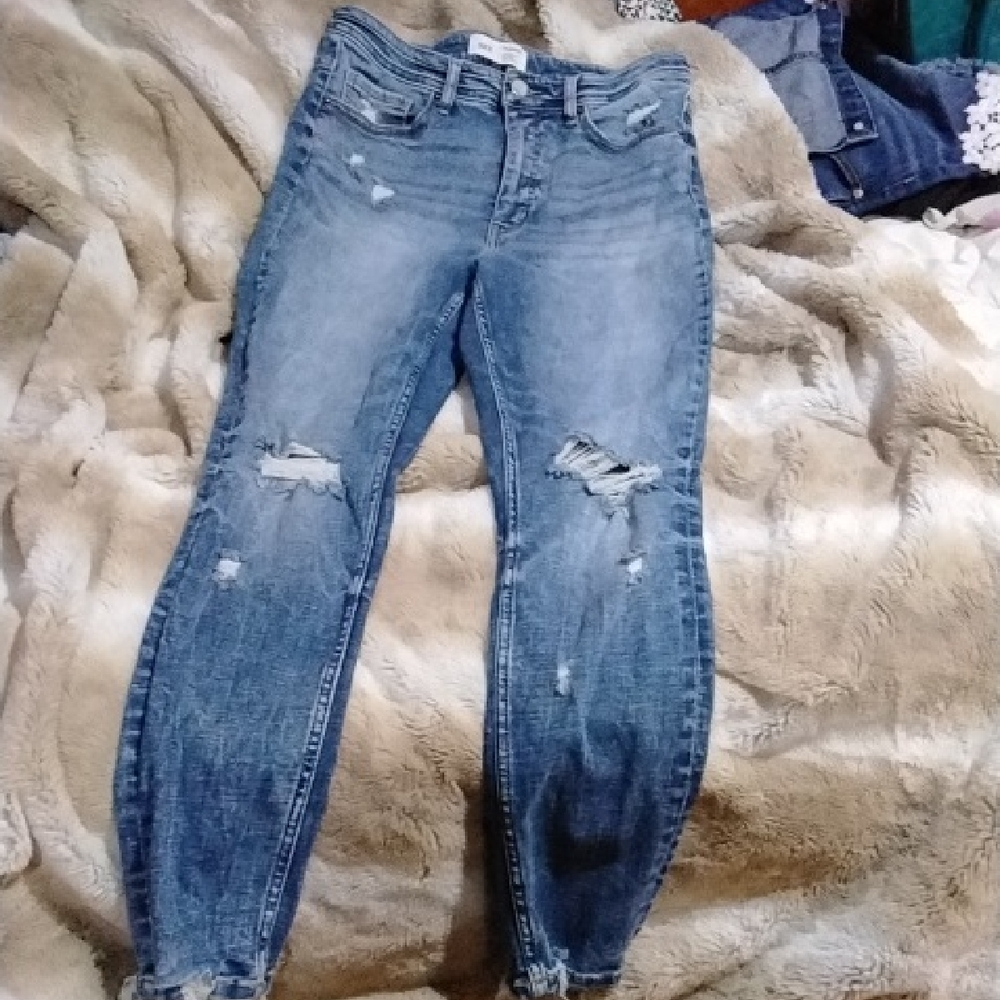 Stylish Blue Distressed Ankle Jeans